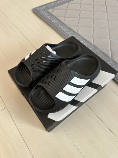 adidasの写真2枚目
