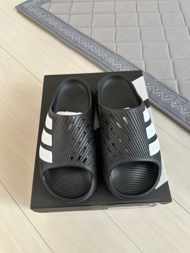 adidasの写真3枚目