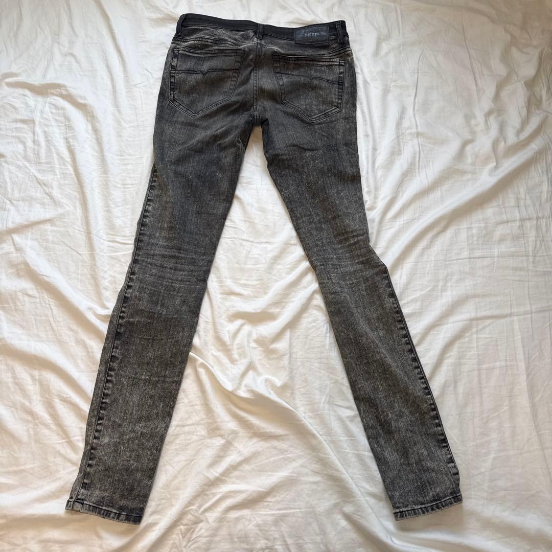 DIESEL Skinzee スキニーデニム 28インチ グレー バイカラーの写真2枚目