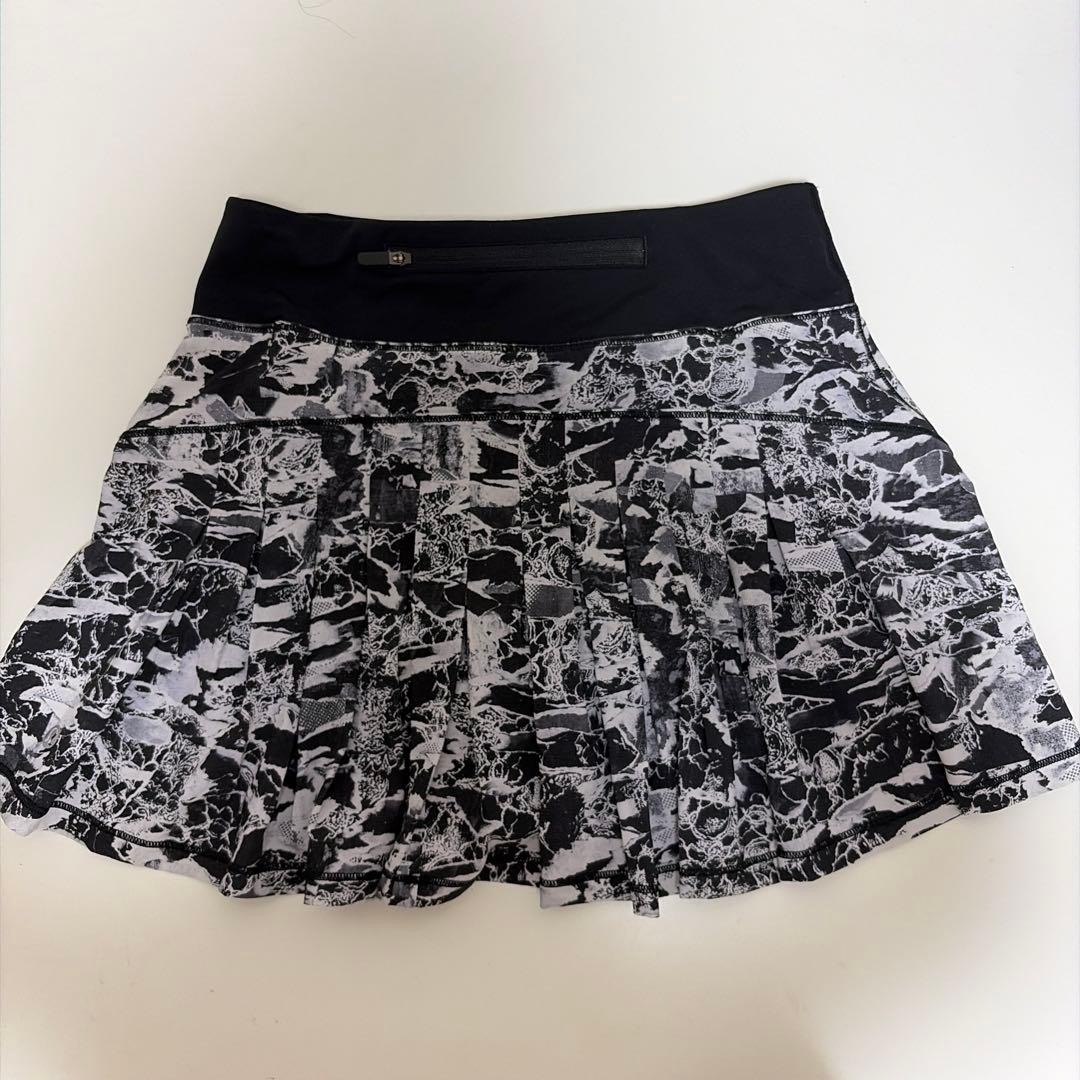 lululemon スコート ブラック 2 Tallの写真2枚目