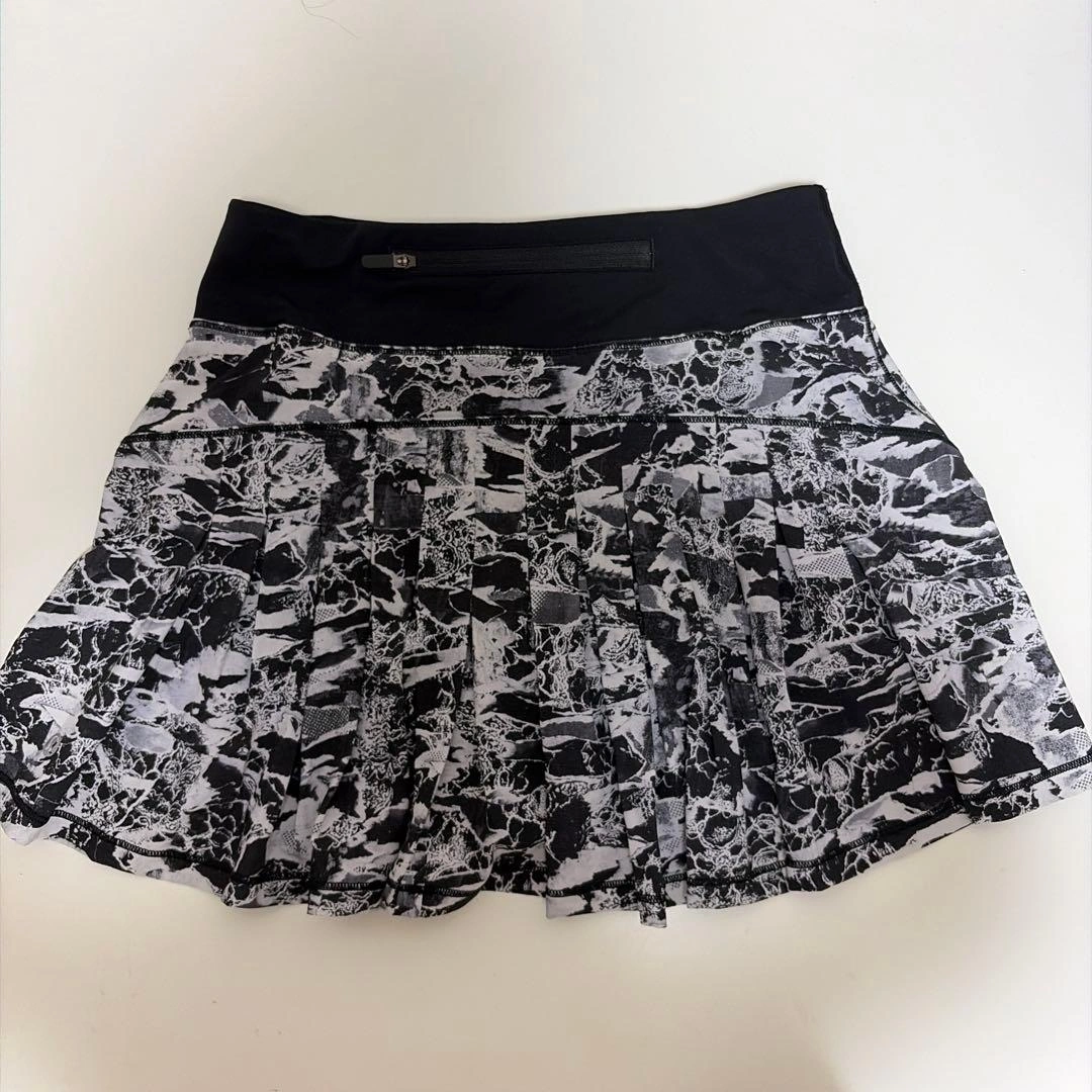 lululemon スコート ブラック 2 Tallの写真2枚目
