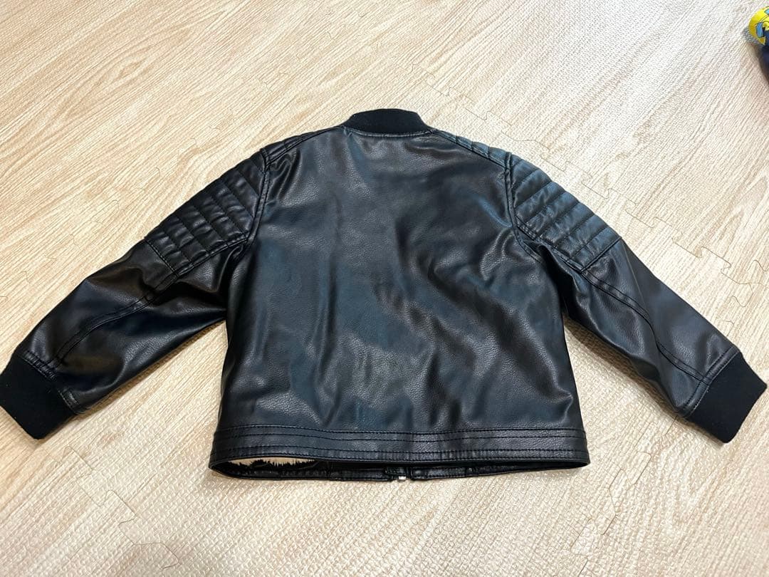 H&M フェイクレザー ボンバージャケット ブラックの写真2枚目