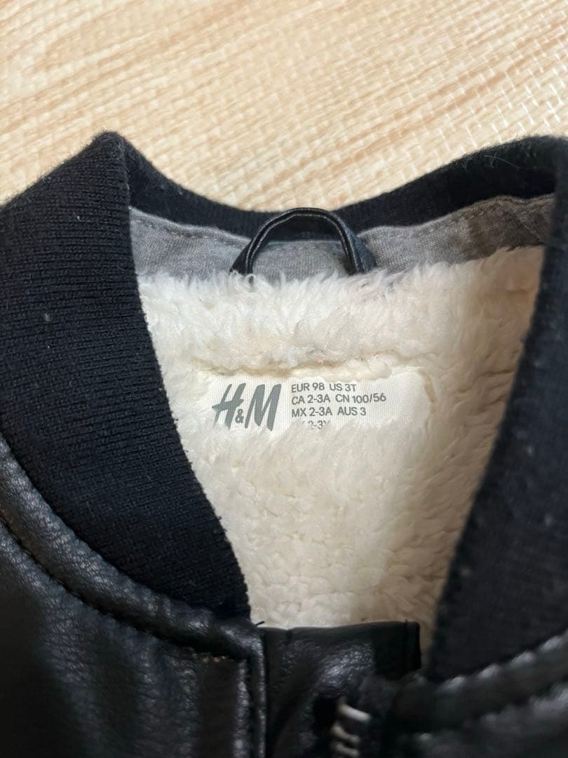 H&M フェイクレザー ボンバージャケット ブラックの写真3枚目
