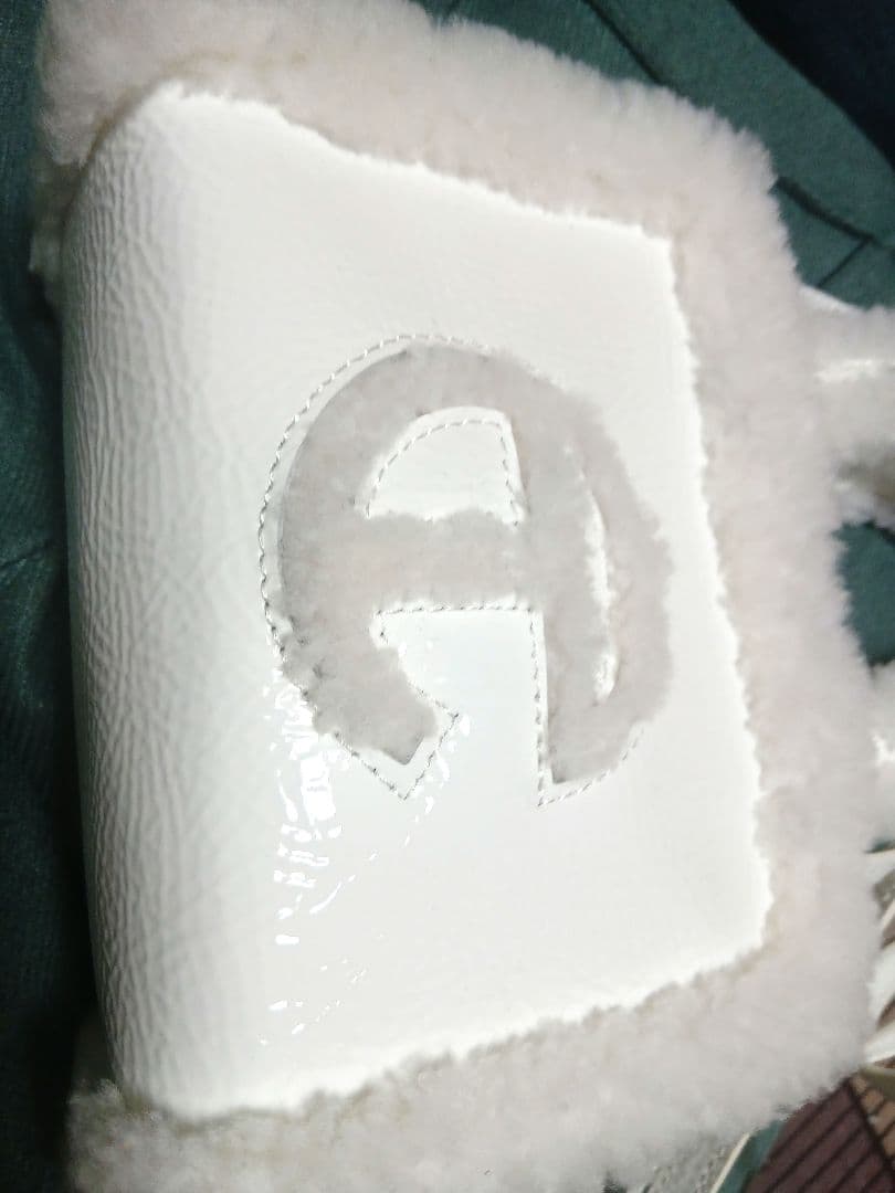 UGG × TELFAR ミニトートバッグ ホワイト 2WAY シープスキンの写真7枚目