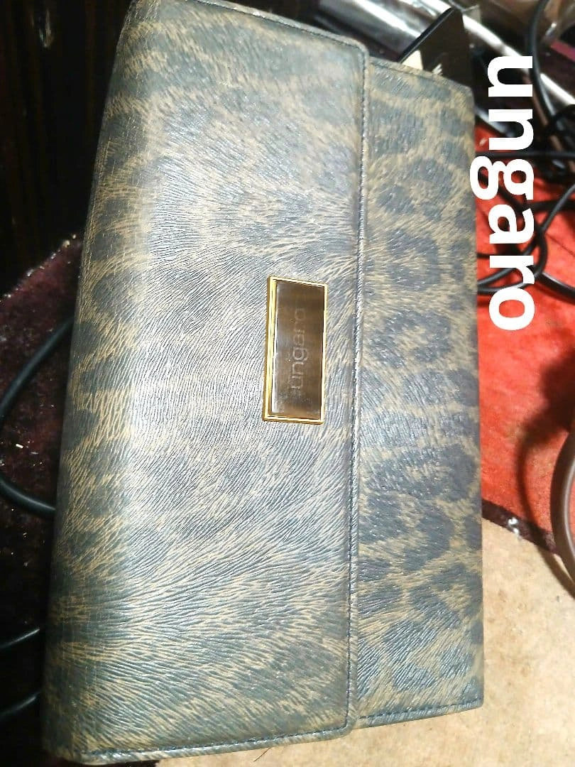 U by ungaro ユーバイウンガロ 長財布 レザー 型押し レオパード