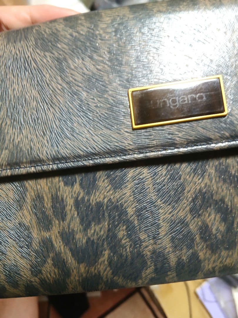 U by ungaro ユーバイウンガロ 長財布 レザー 型押し レオパードの写真2枚目