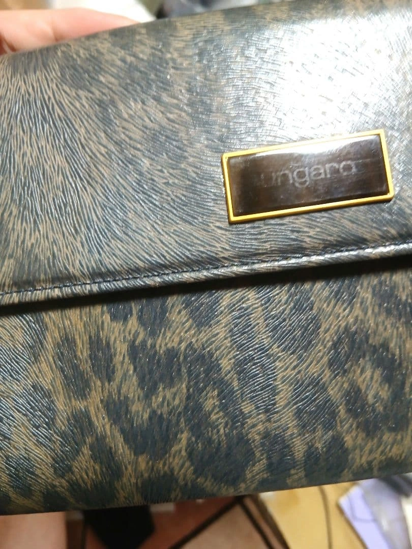 U by ungaro ユーバイウンガロ 長財布 レザー 型押し レオパードの写真2枚目