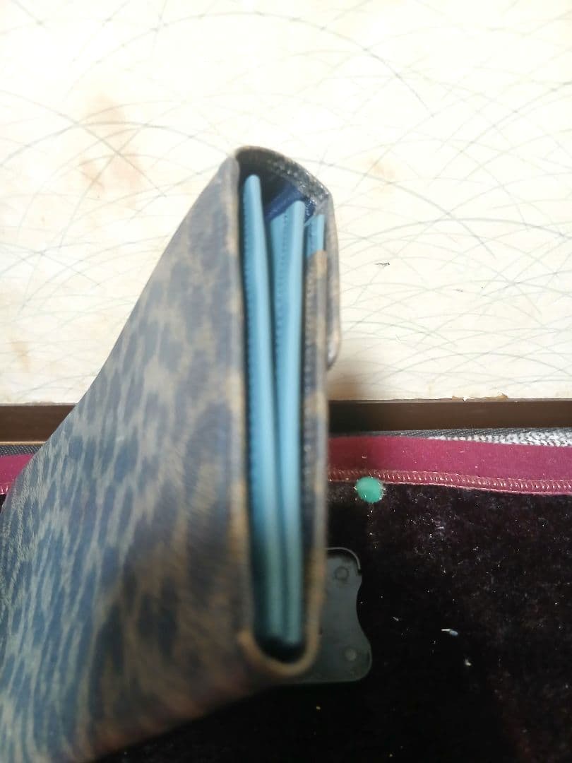 U by ungaro ユーバイウンガロ 長財布 レザー 型押し レオパードの写真4枚目