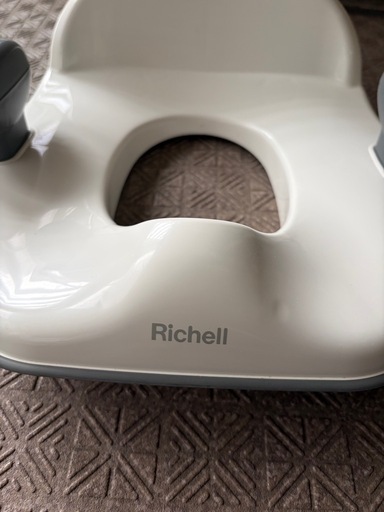 Richell リッチエル　補助便座とホルダーのセットの写真3枚目