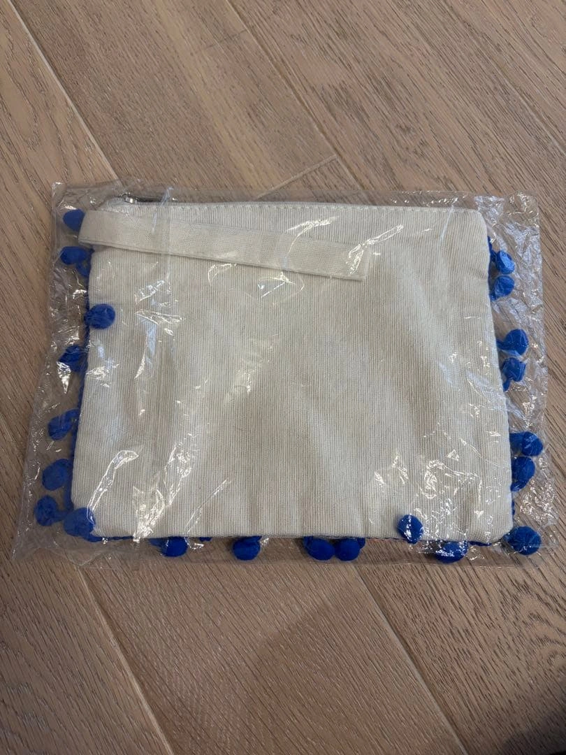 新品未使用⭐︎バリ風 象さん刺繍 ポーチ ブルーポンポン付きの写真2枚目