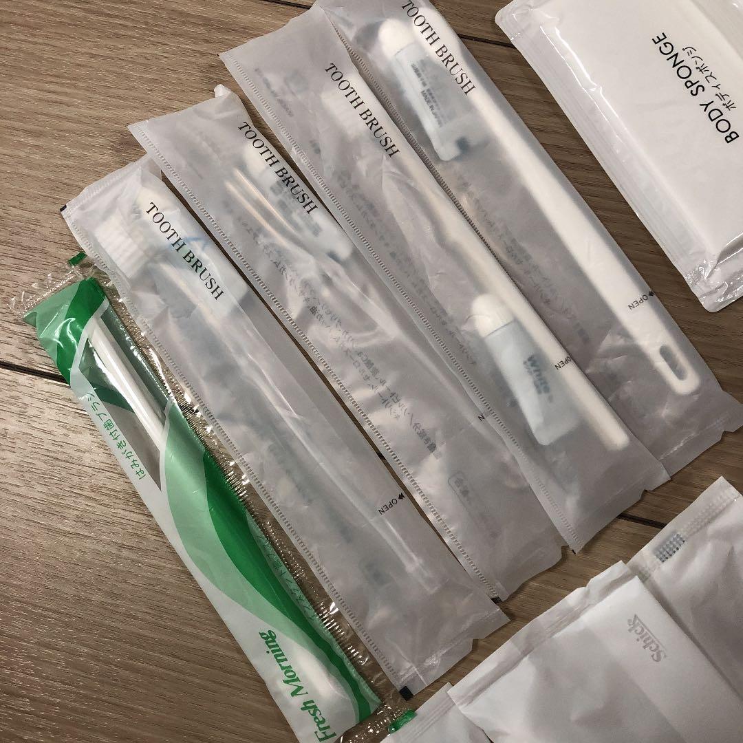 トラベルセット(歯ブラシx5, 髭剃りx5, ボディースポンジx5)の写真2枚目