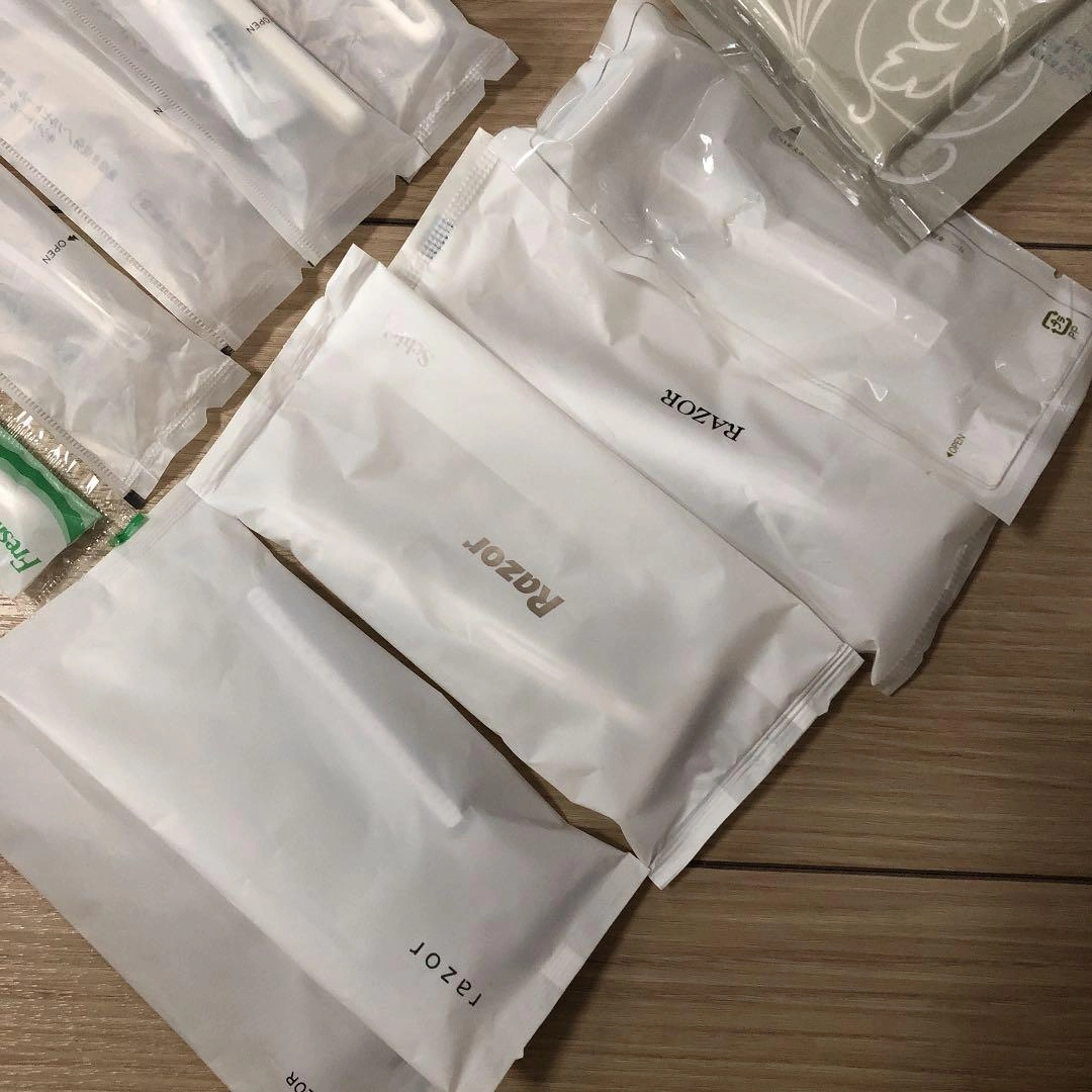 トラベルセット(歯ブラシx5, 髭剃りx5, ボディースポンジx5)の写真4枚目