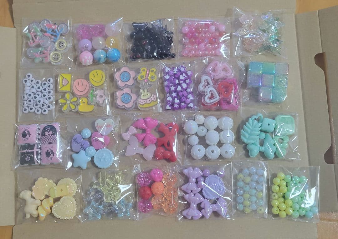 ハンドメイド ビーズ デコパーツ まとめ売り 素材 大量の写真2枚目