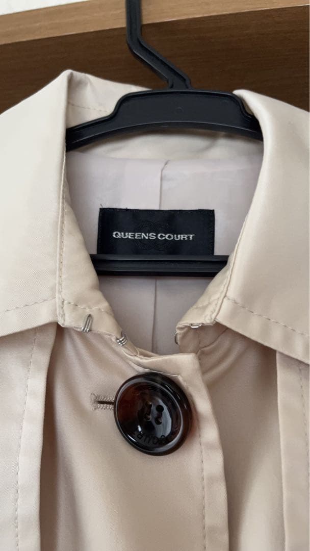 QUEEN'S COURT クリーム トレンチコートの写真2枚目