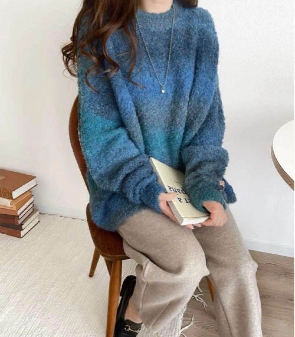 フワフワの青緑グラデーションニットの写真5枚目