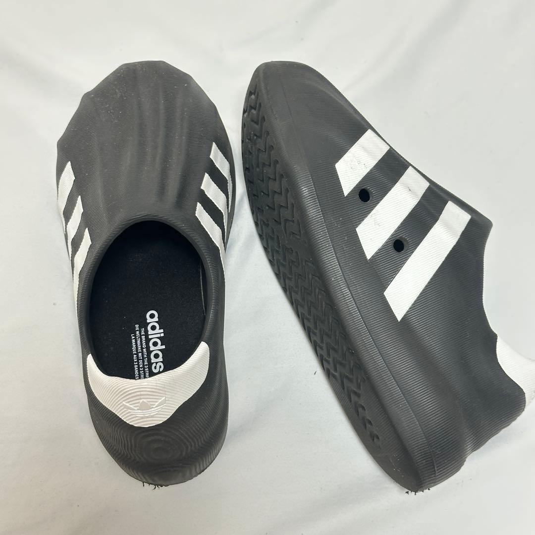 adidas ブラック ホワイト スリッポンの写真2枚目