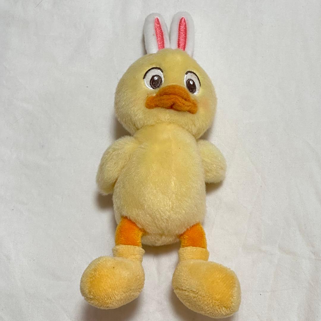 うさぎの耳をつけたひよこのぬいぐるみ マスコット