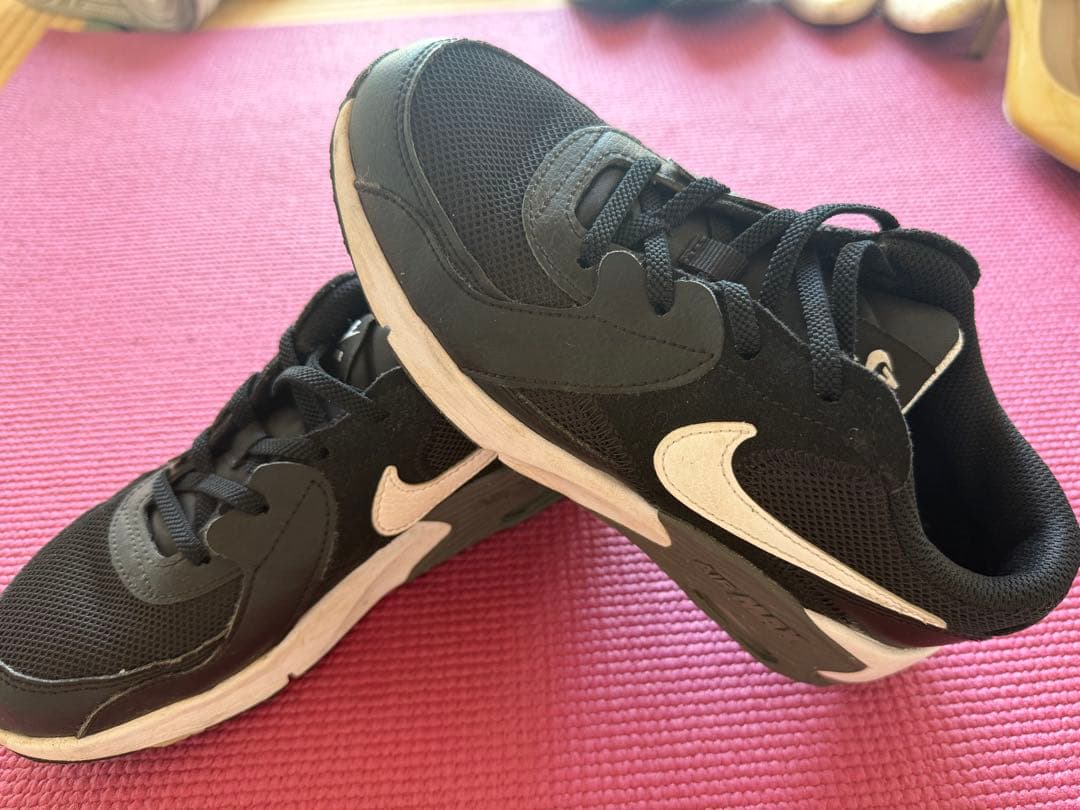 お値下げ中　美品　NIKE AIR MAX キッズスニーカー ブラックの写真3枚目