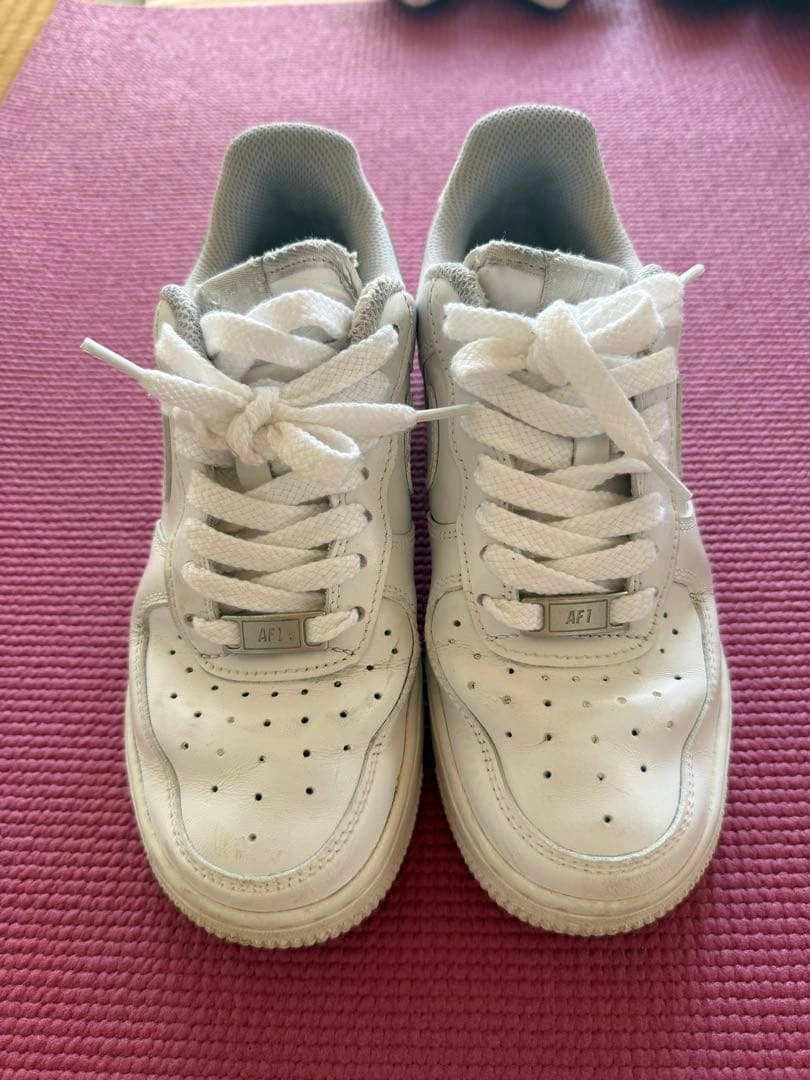 NIKE AIR FORCE 1 ホワイト スニーカーの写真2枚目