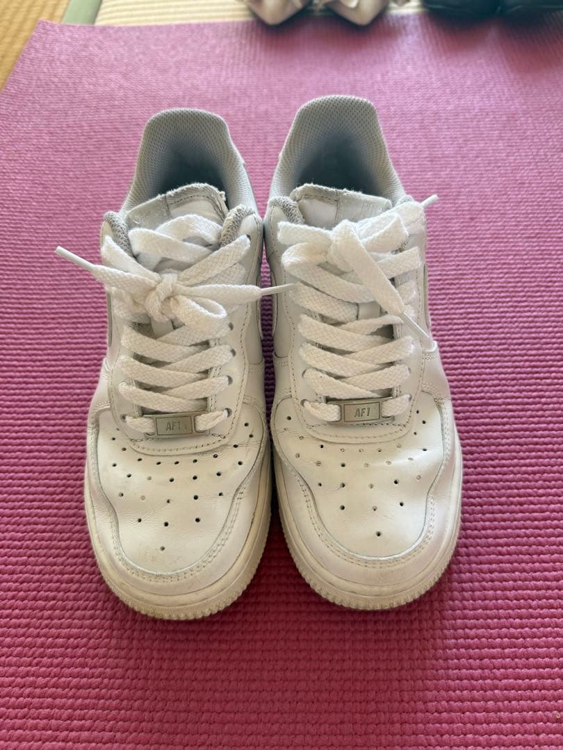 NIKE AIR FORCE 1 ホワイト スニーカーの写真3枚目