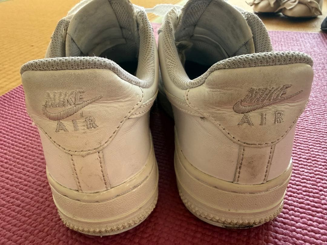NIKE AIR FORCE 1 ホワイト スニーカーの写真5枚目