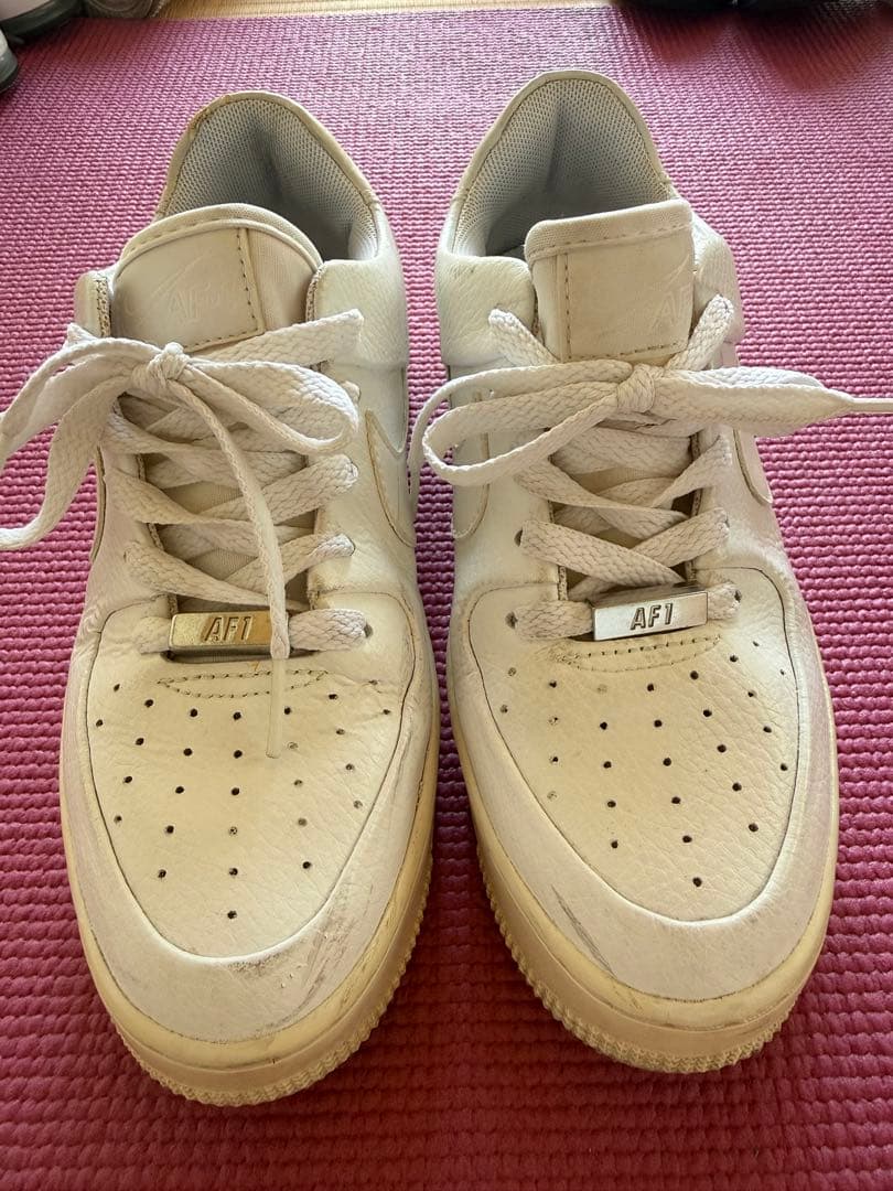 NIKE AIR FORCE 1 ホワイト スニーカー