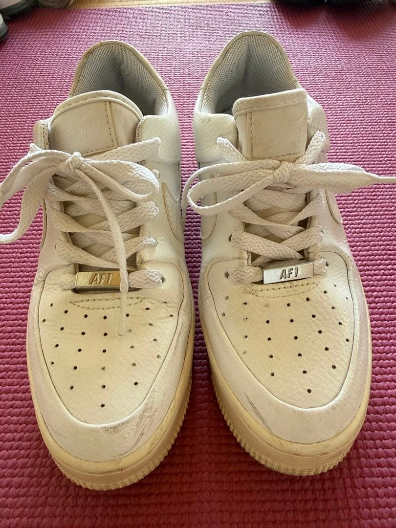 NIKE AIR FORCE 1 ホワイト スニーカー
