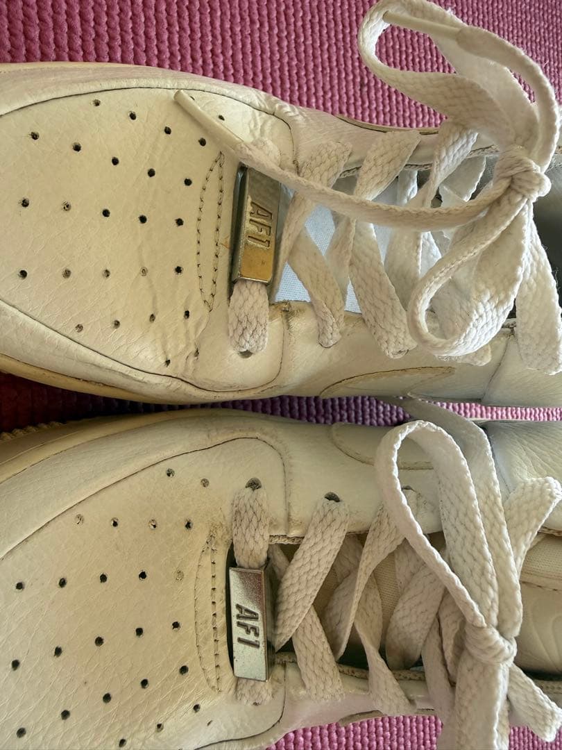 NIKE AIR FORCE 1 ホワイト スニーカーの写真2枚目