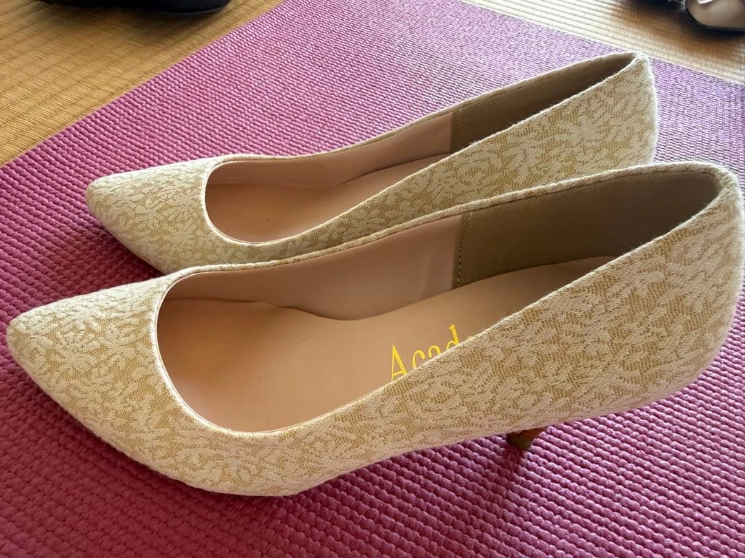 お値下げ中 美品 AcademicArt パンプス ベージュ 総柄の写真3枚目