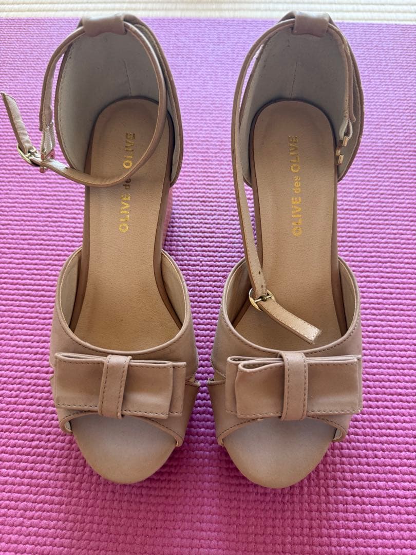 お値下げ中　　OLIVE des OLIVE サンダル ベージュ リボン