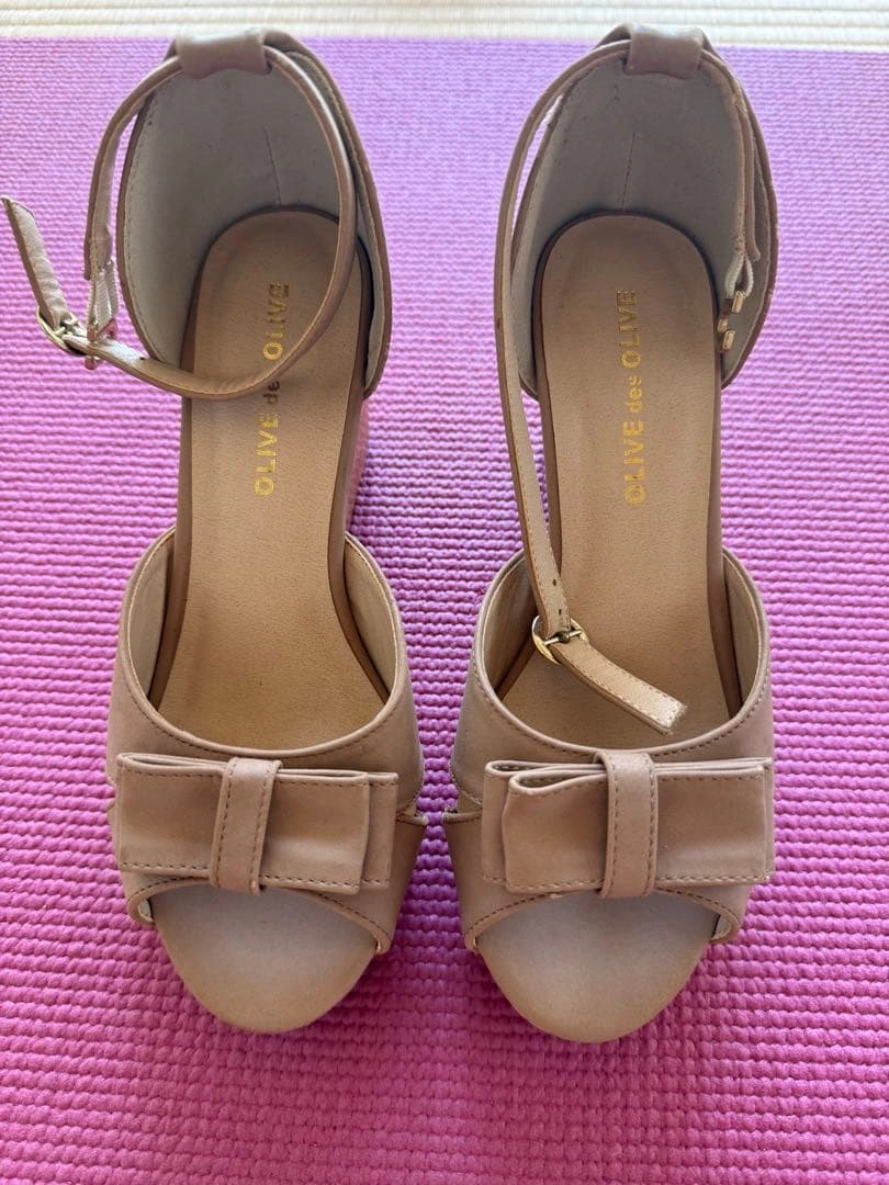お値下げ中 OLIVE des OLIVE サンダル ベージュ リボン