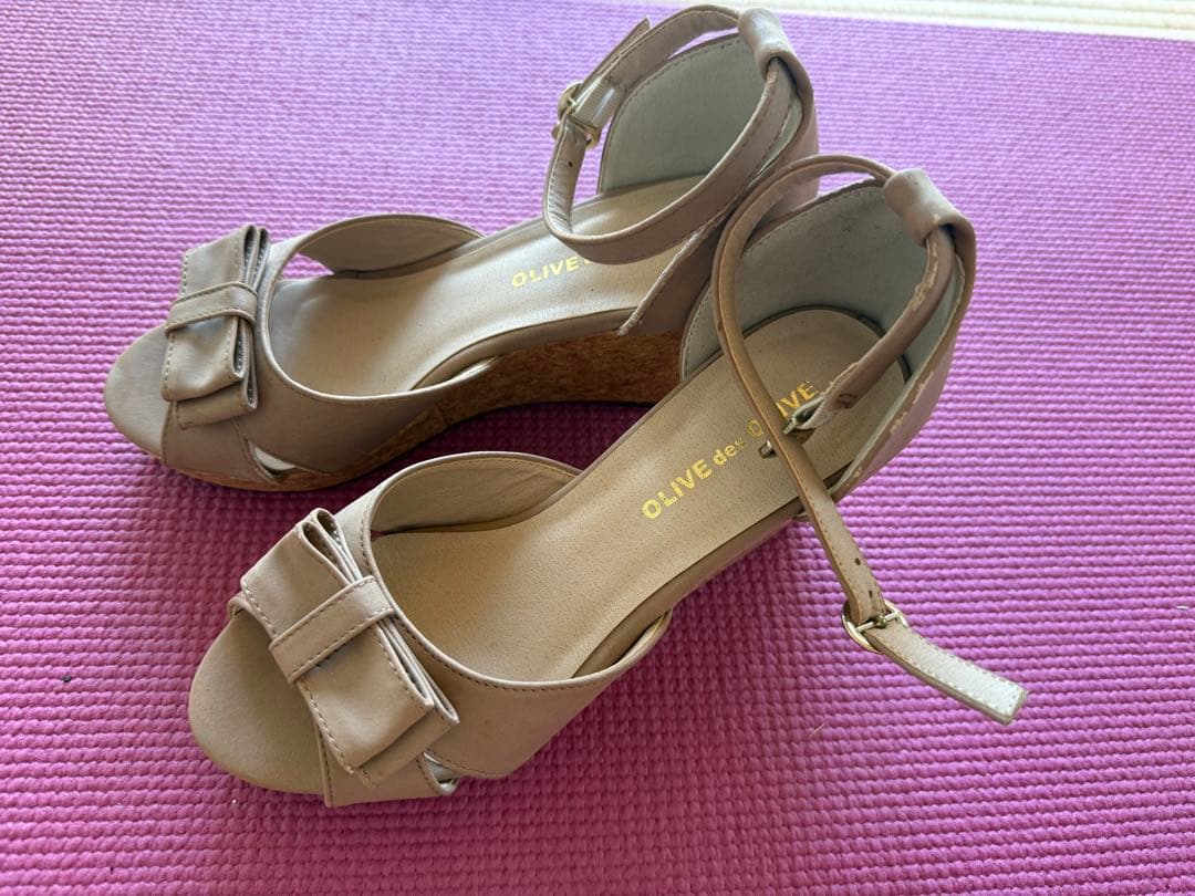 お値下げ中　　OLIVE des OLIVE サンダル ベージュ リボンの写真2枚目