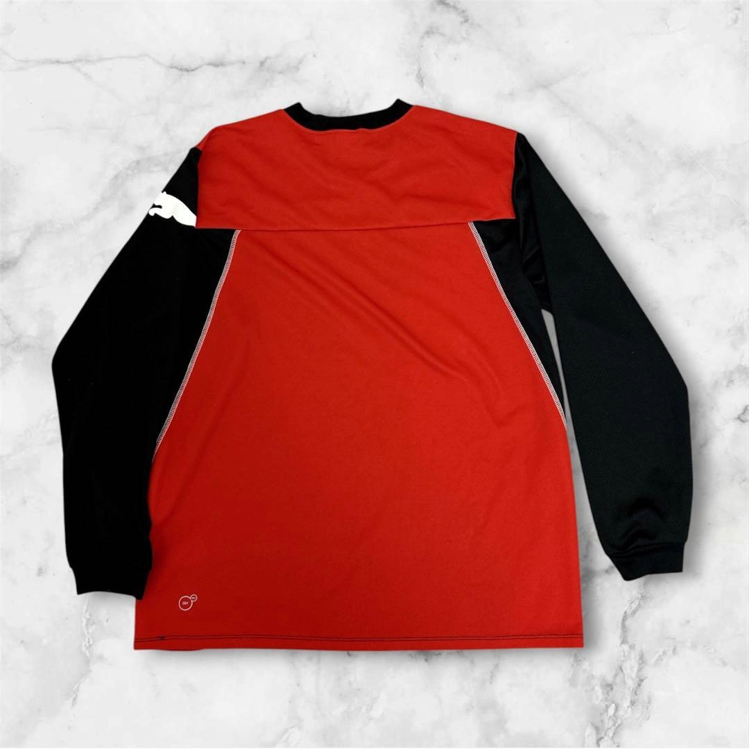 PUMA プーマ 長袖 サッカーシャツ ブラック レッド フットサルの写真2枚目
