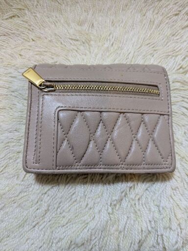 【FURLA】フルラ キルティングレザー 二つ折り財布 / マトラッセ コンパクトウォレットの写真2枚目