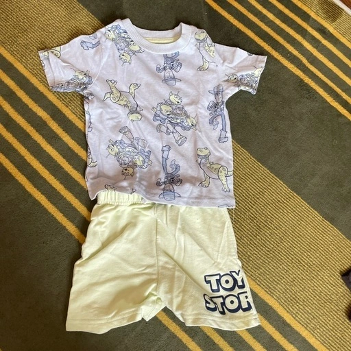 セットアップ3点 Tシャツ1点 サイズ90-100の写真3枚目