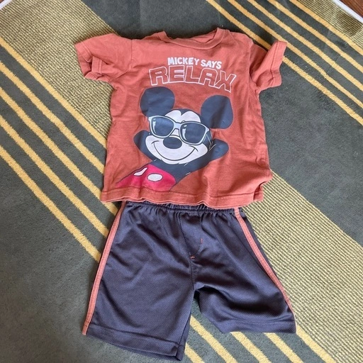 セットアップ3点 Tシャツ1点 サイズ90-100の写真4枚目