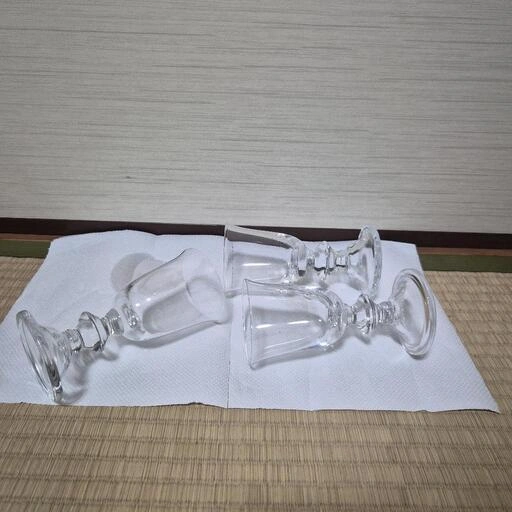 ガラス製ワイングラス 3点セットの写真3枚目