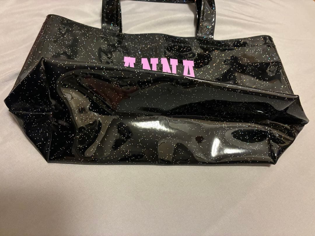 未使用　ANNA SUI ロゴ　ラメ入り エナメル　トートバッグ ブラックの写真2枚目