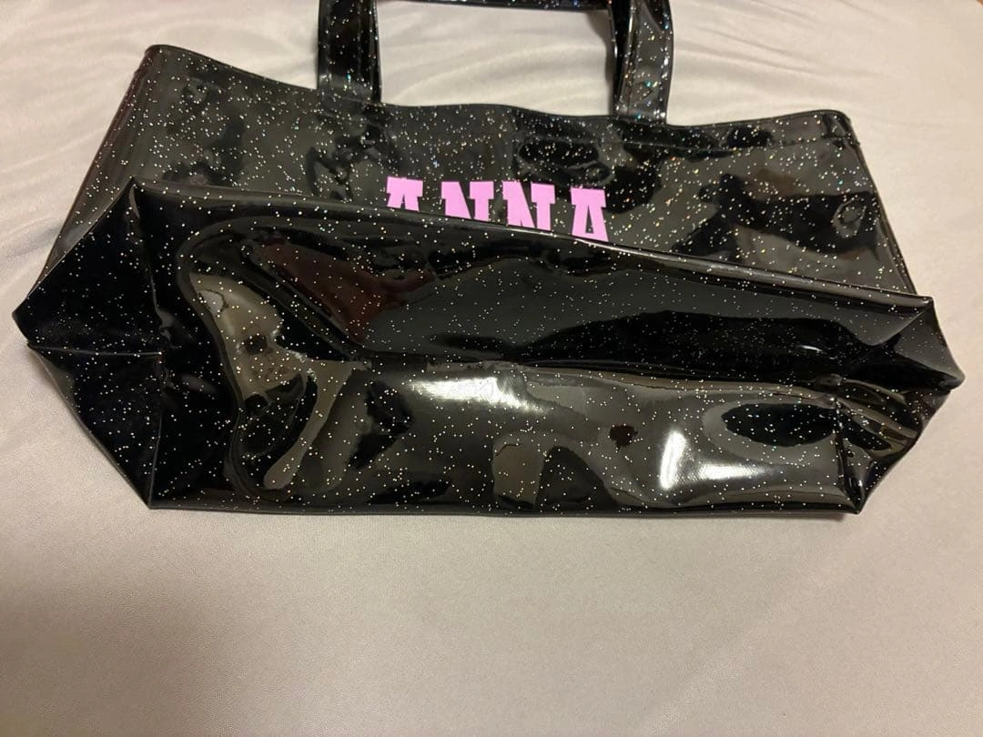 未使用 ANNA SUI ロゴ ラメ入り エナメル トートバッグ ブラックの写真2枚目