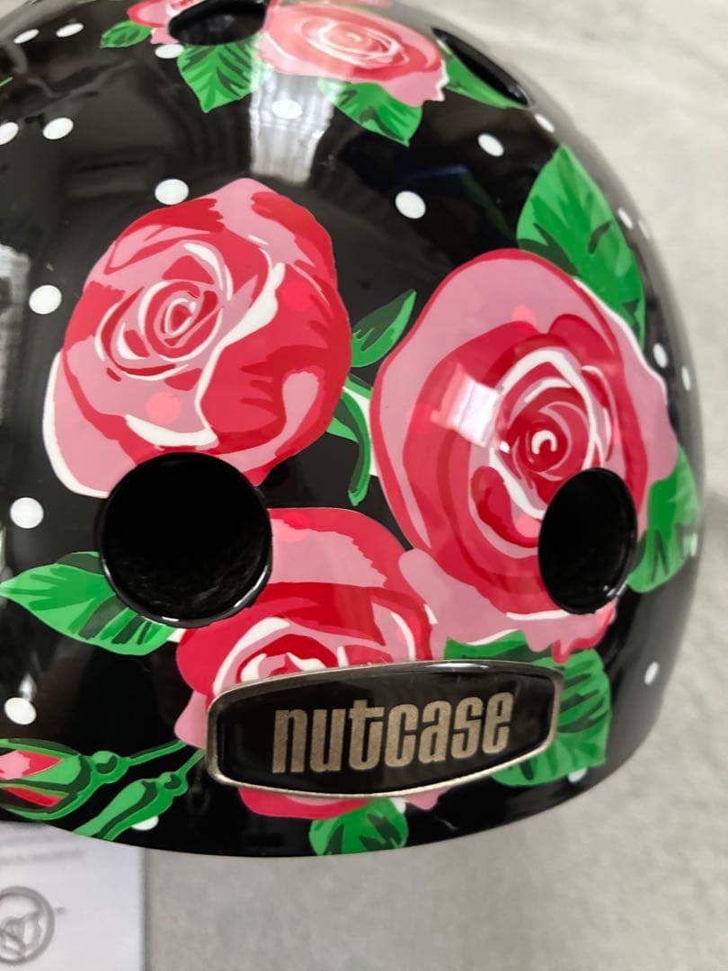 Nutcase Little Nutty 子ども用ヘルメットバラ柄52-56cmの写真3枚目