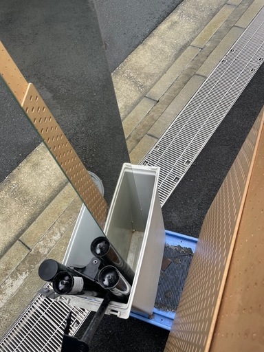 無料　有孔ボード　ミラー　棚　金属脚など　IKEAの写真3枚目
