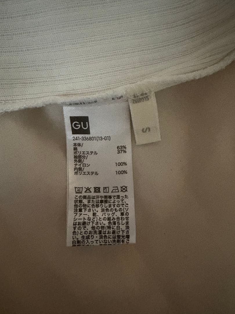GU トップス パフスリーブ　半袖の写真2枚目