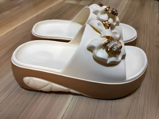 白 24センチ 厚底サンダルの写真2枚目