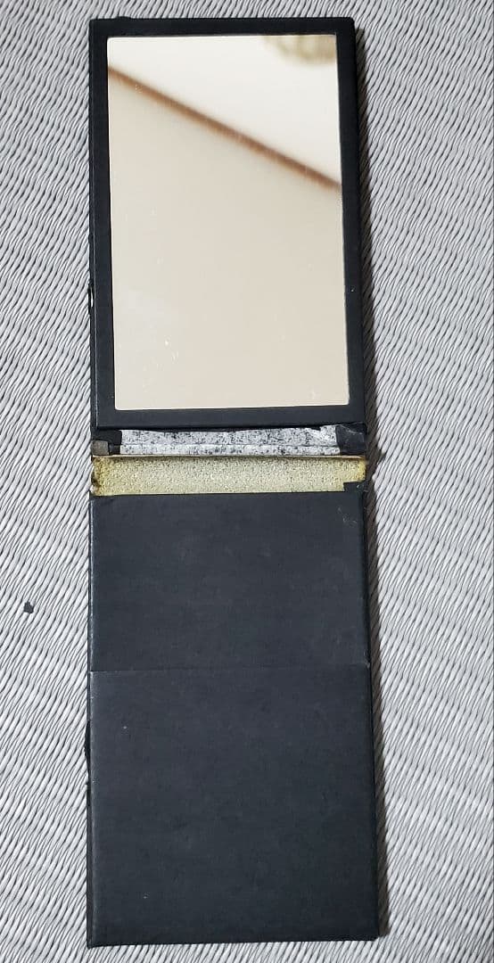 CHANEL ミラー付き あぶらとり紙ケース ジャンクの写真2枚目