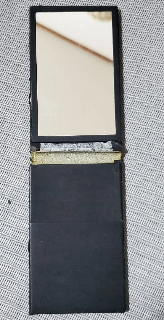 CHANEL ミラー付き あぶらとり紙ケース ジャンクの写真2枚目