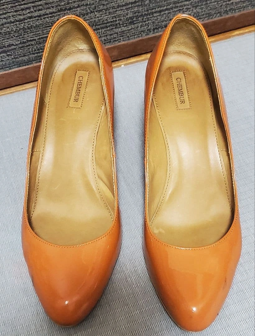 CHEMBUR エナメル パンプス オレンジ