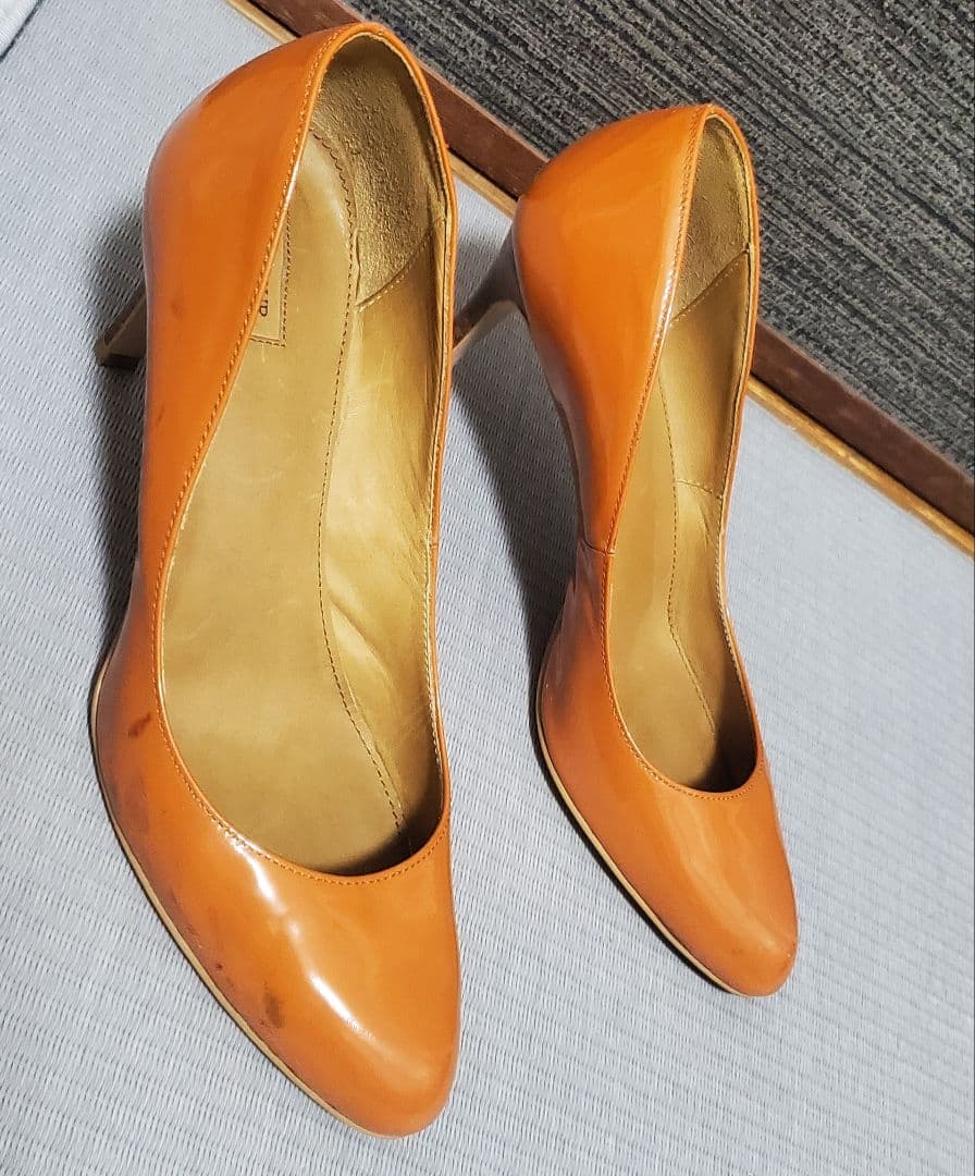 CHEMBUR エナメル パンプス オレンジの写真3枚目