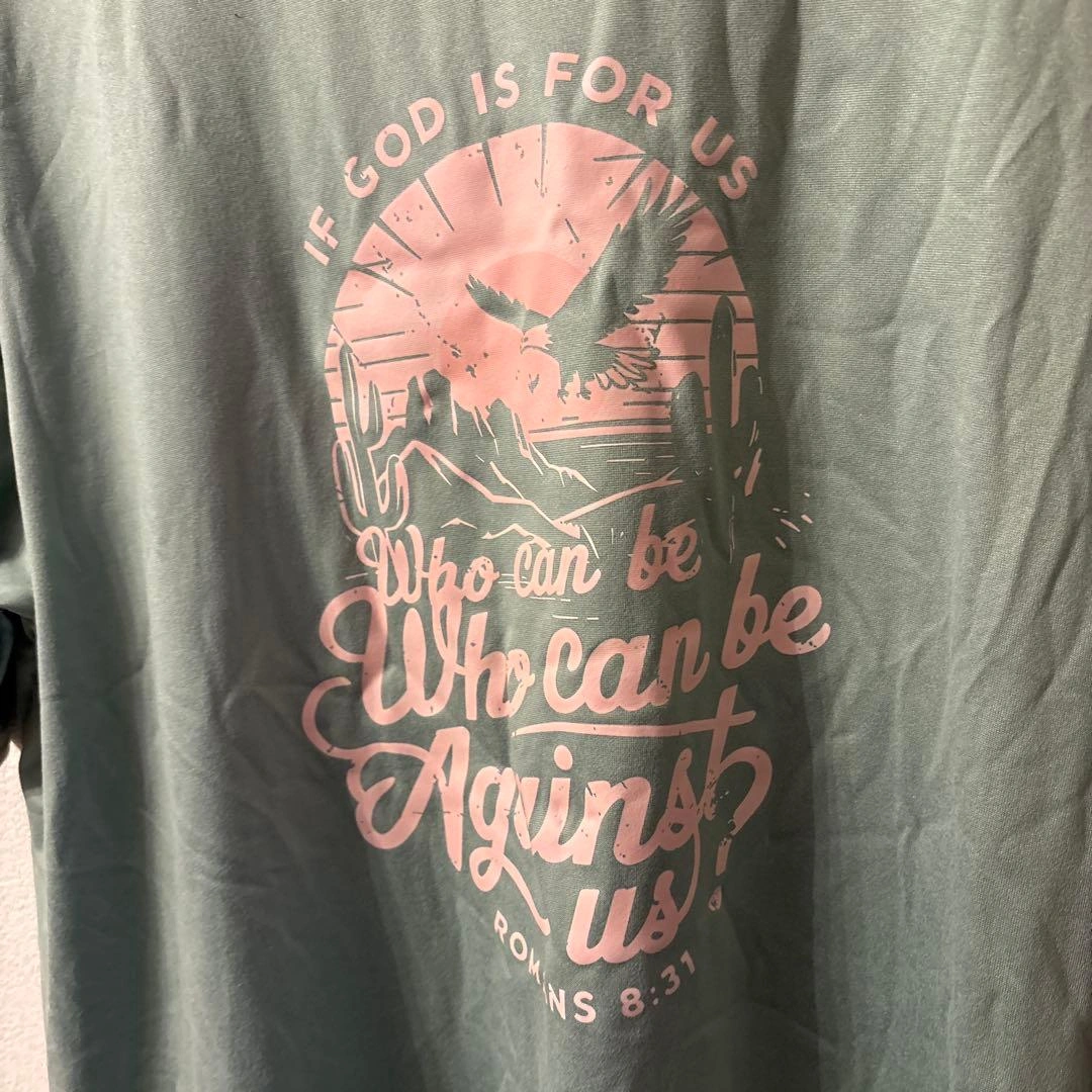 グラフィックTシャツ セージグリーン Romans 8:31の写真3枚目