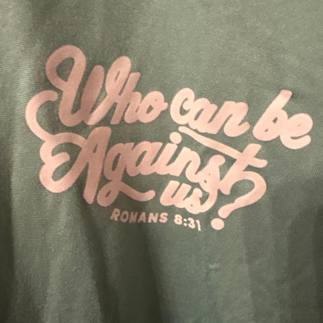 グラフィックTシャツ セージグリーン Romans 8:31の写真5枚目