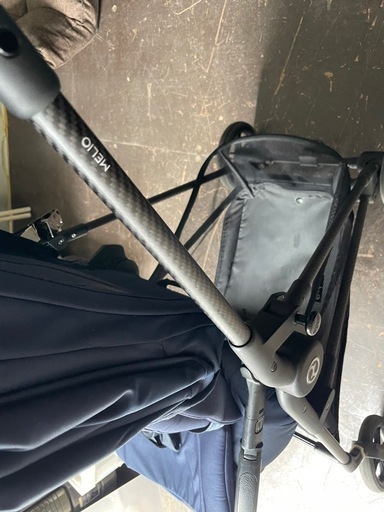 cybex MELIO2 カーボンフレーム　ベビーカーの写真3枚目